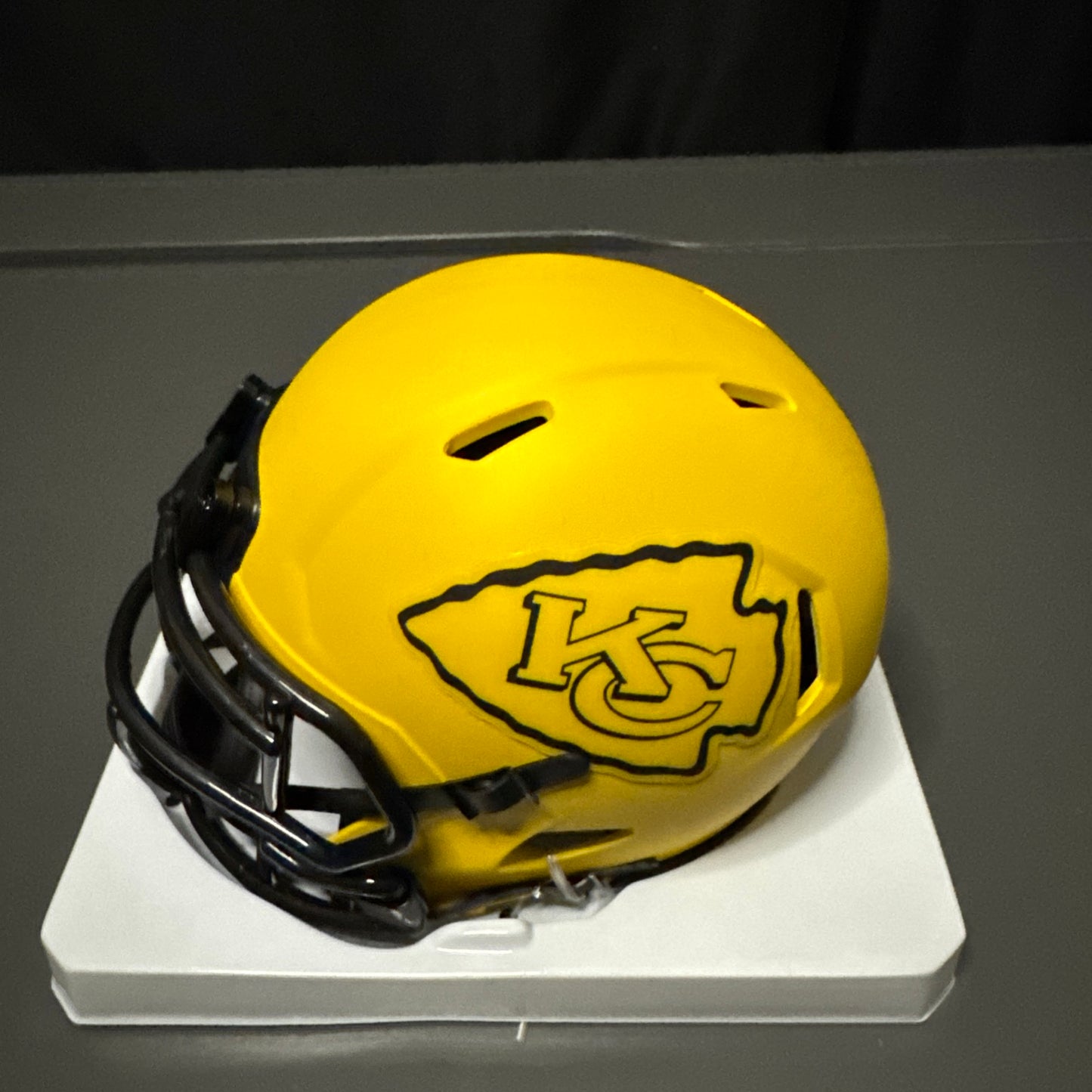 Dwayne Bowe Kansas City Chiefs Signed Mini Helmet